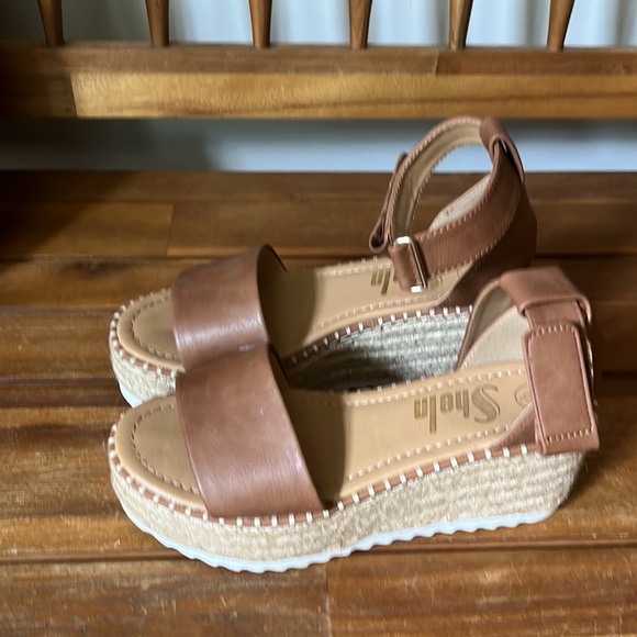 Shein Platform Sandals - Picture 2 of 4